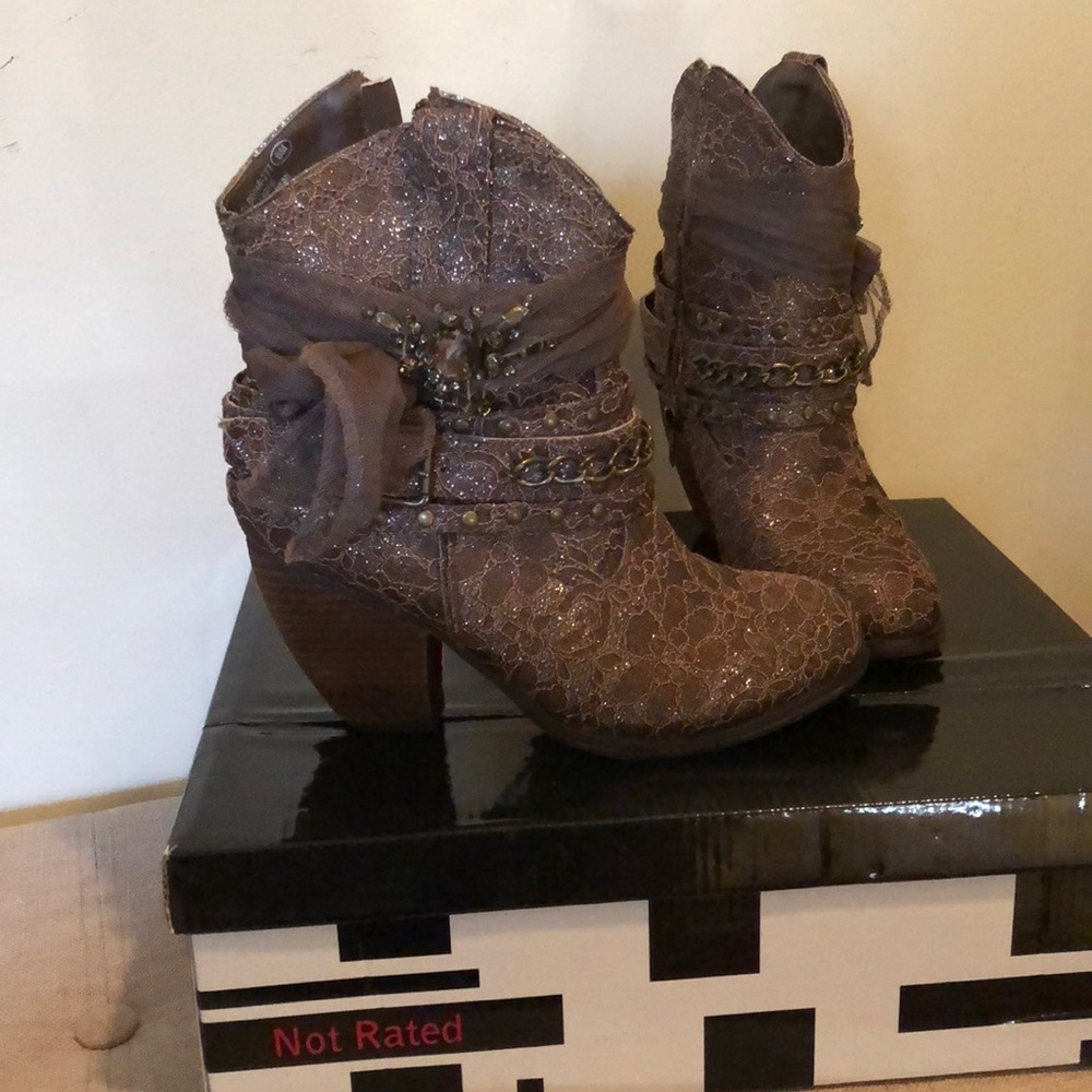 NWT Not Rated Booties